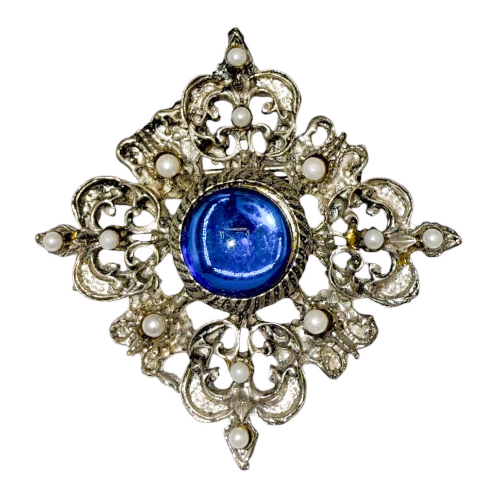 Vintage Silvertone Filigree Sapphire-Inspired Cabochon Brooch 18$